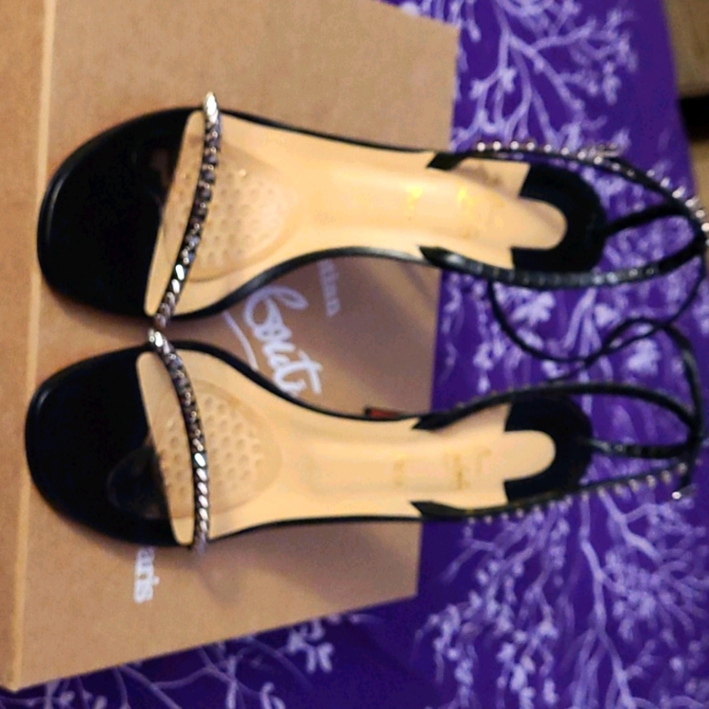 So me 100 Christian Louboutin heels